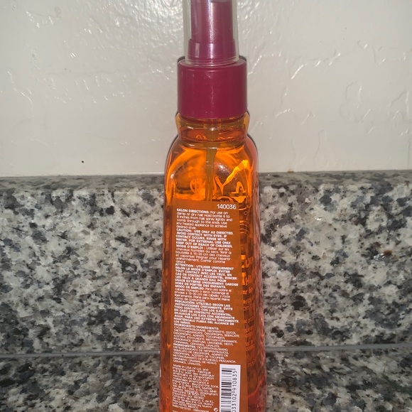 Beyond the Zone Turn Up Flat Iron Protection Spray - Picture 2 of 5